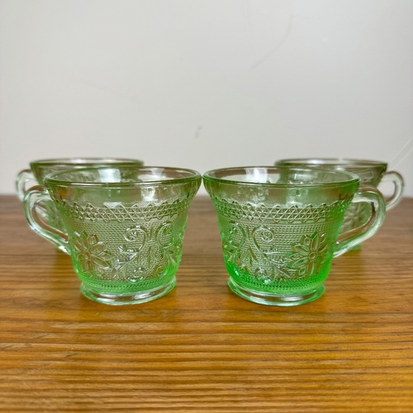 Vintage Indiana Glass Green Depression Cups | Sandwich Pattern | Set of 4 - Picture 7 of 16